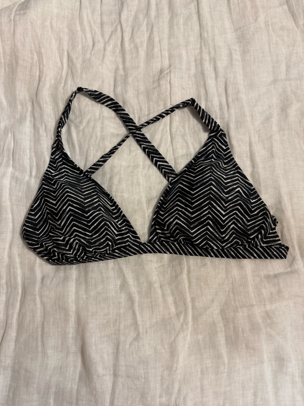 Swimsuits For All Black & White Zigzag Crossback Triangle Bikini Top